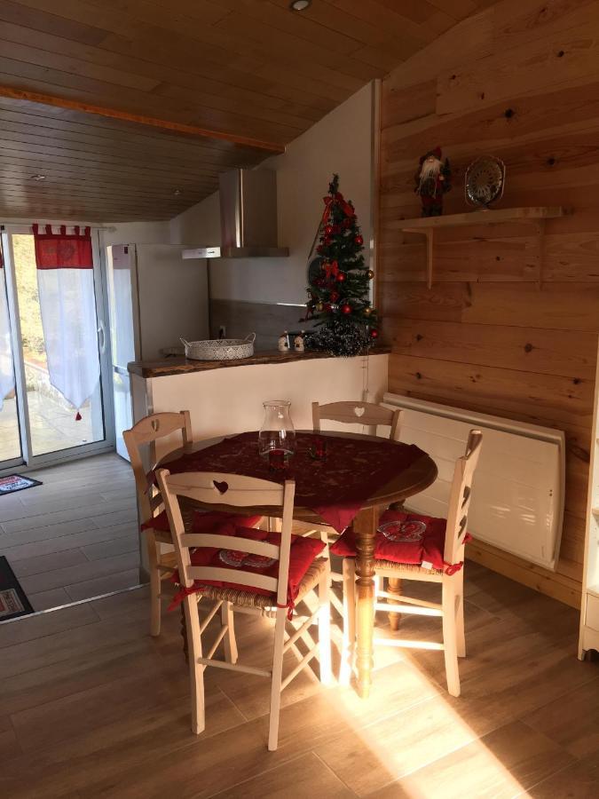 Logement Paisible A La Campagne Aubarede Exterior photo