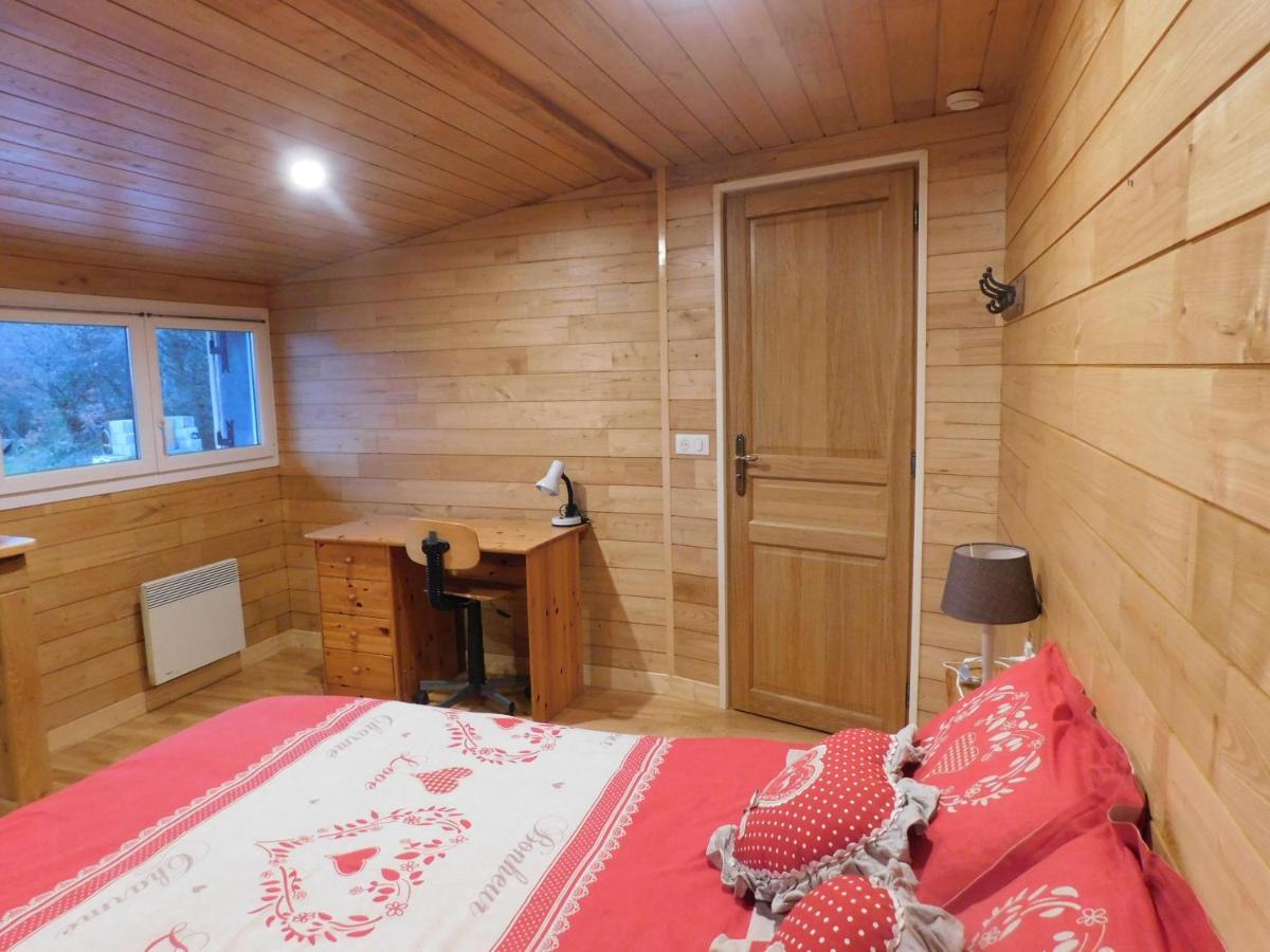 Logement Paisible A La Campagne Aubarede Exterior photo